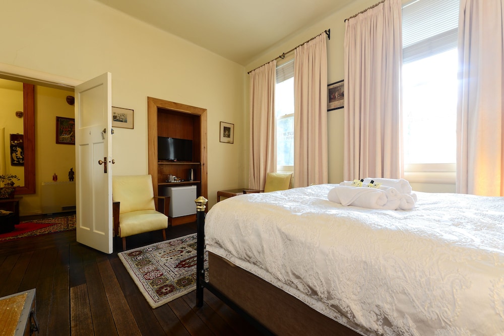 Edinburgh Gallery Bed Breakfast 7/61