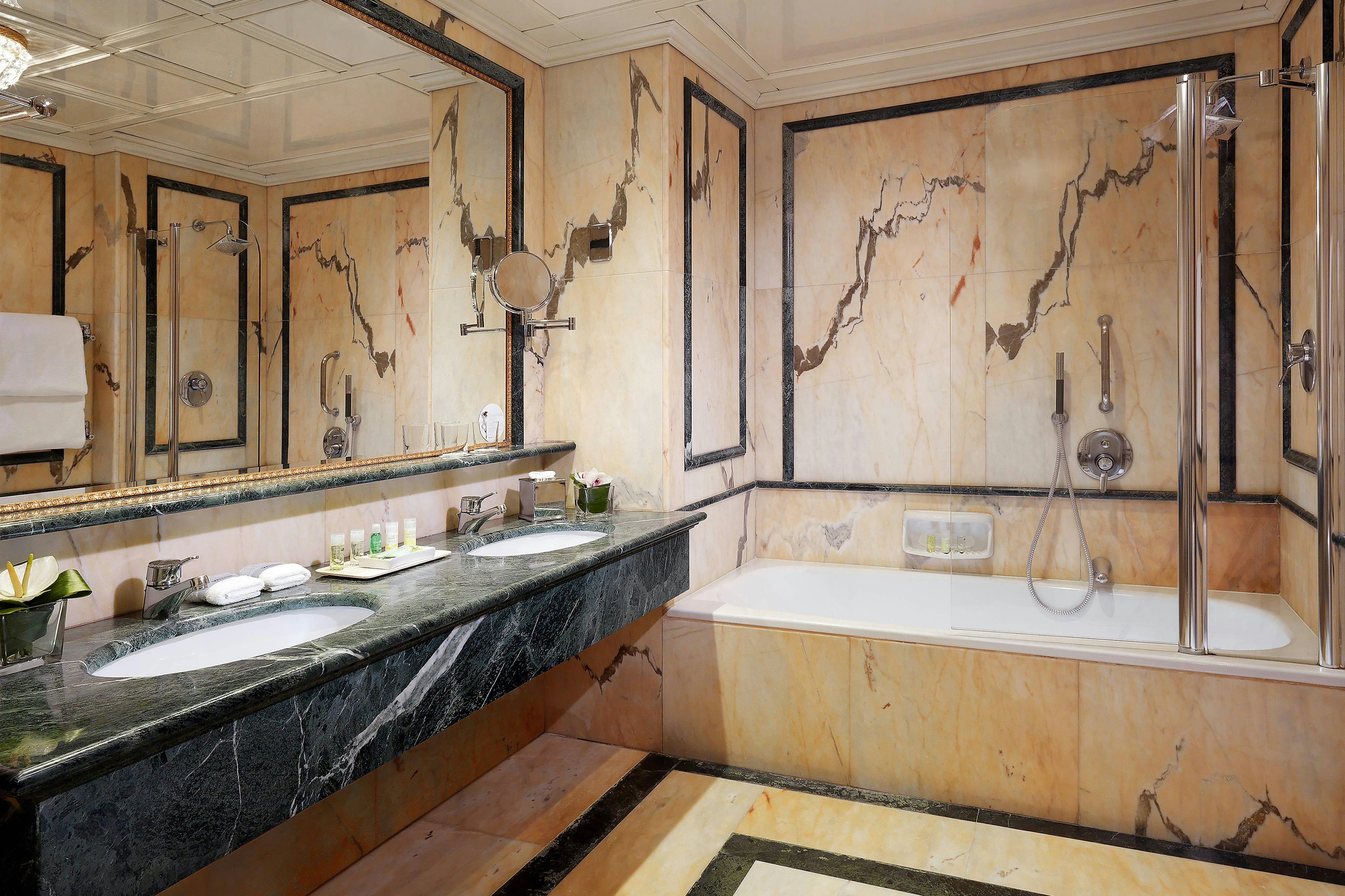 جناح جونيور، Westin Palace Milan 2/2