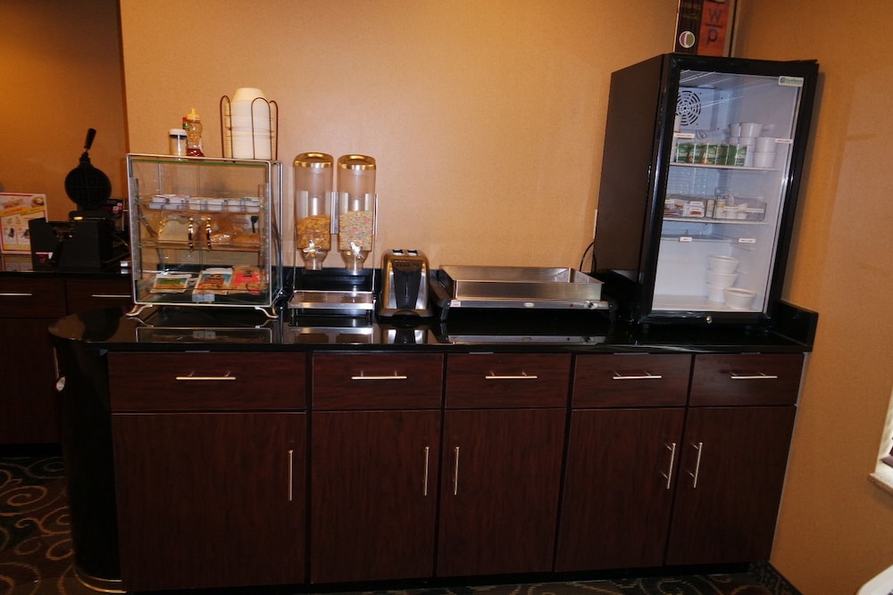 Cobblestone Inn & Suites - Harper 15/28
