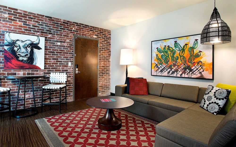 The Hotel Contessa 45/62