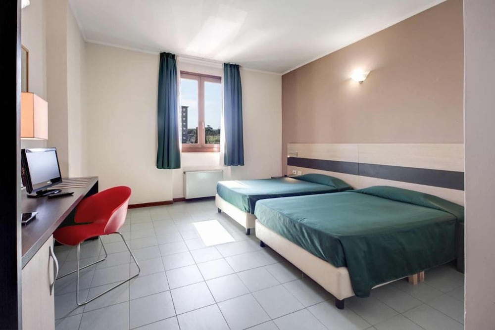 ROOM, TRIPLE