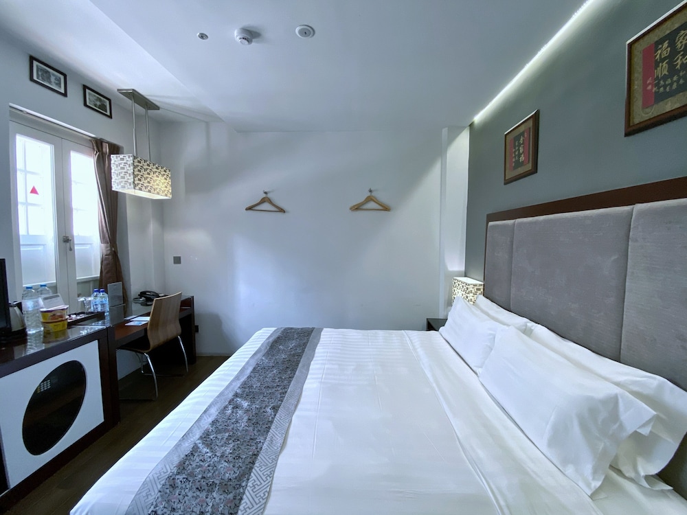 Bliss Hotel Singapore 40/75