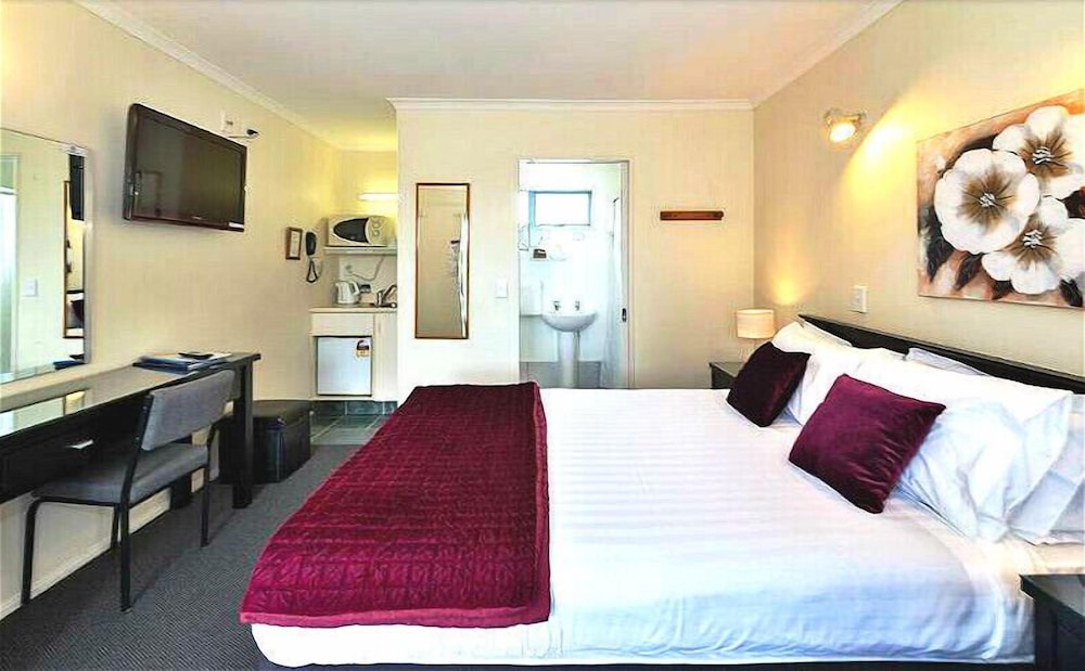 Accolade Lodge Motel 9/40
