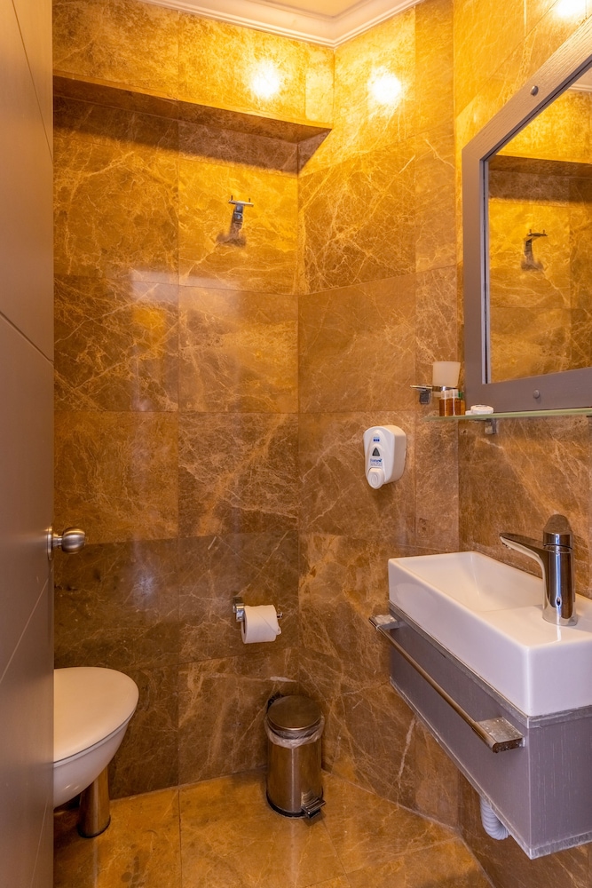 AKKAN LUXURY HOTEL 44/84
