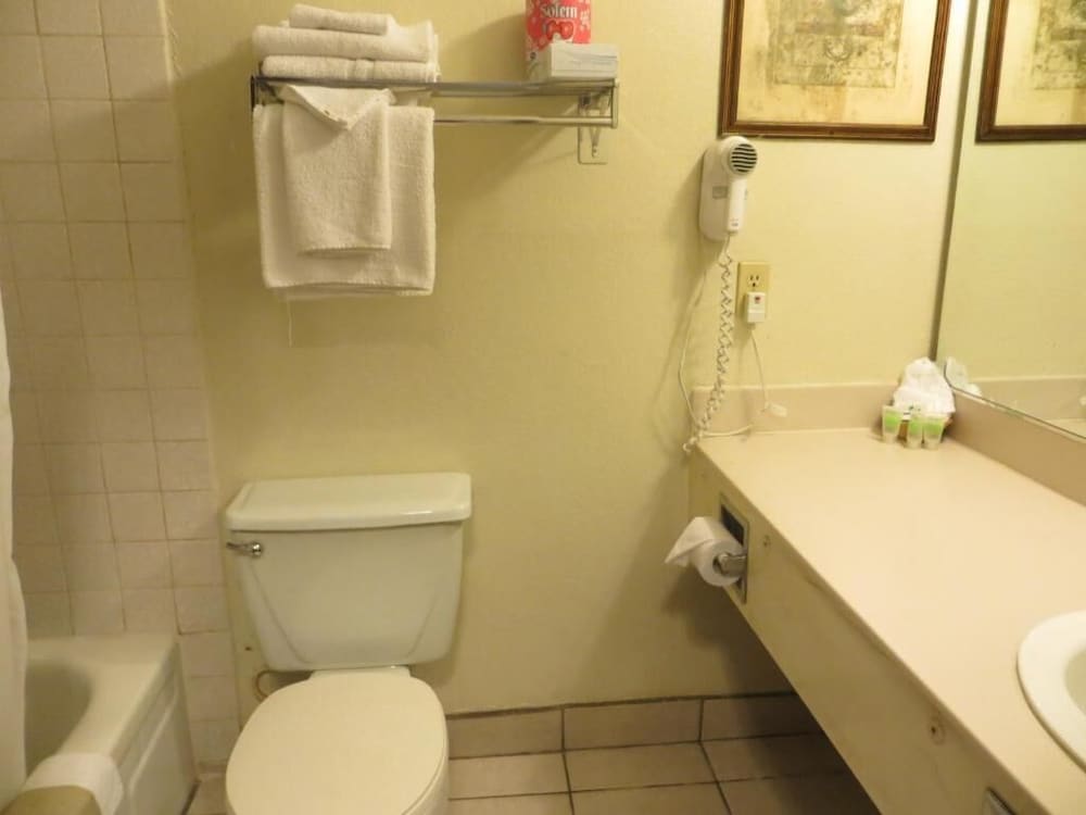 Portside Inn & Suites 25/58