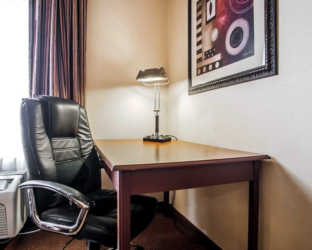 Comfort Inn & Suites Grinnell near I-80 22/32