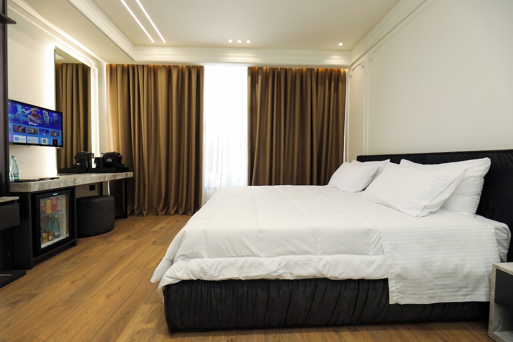 Hotel Adore 22/60