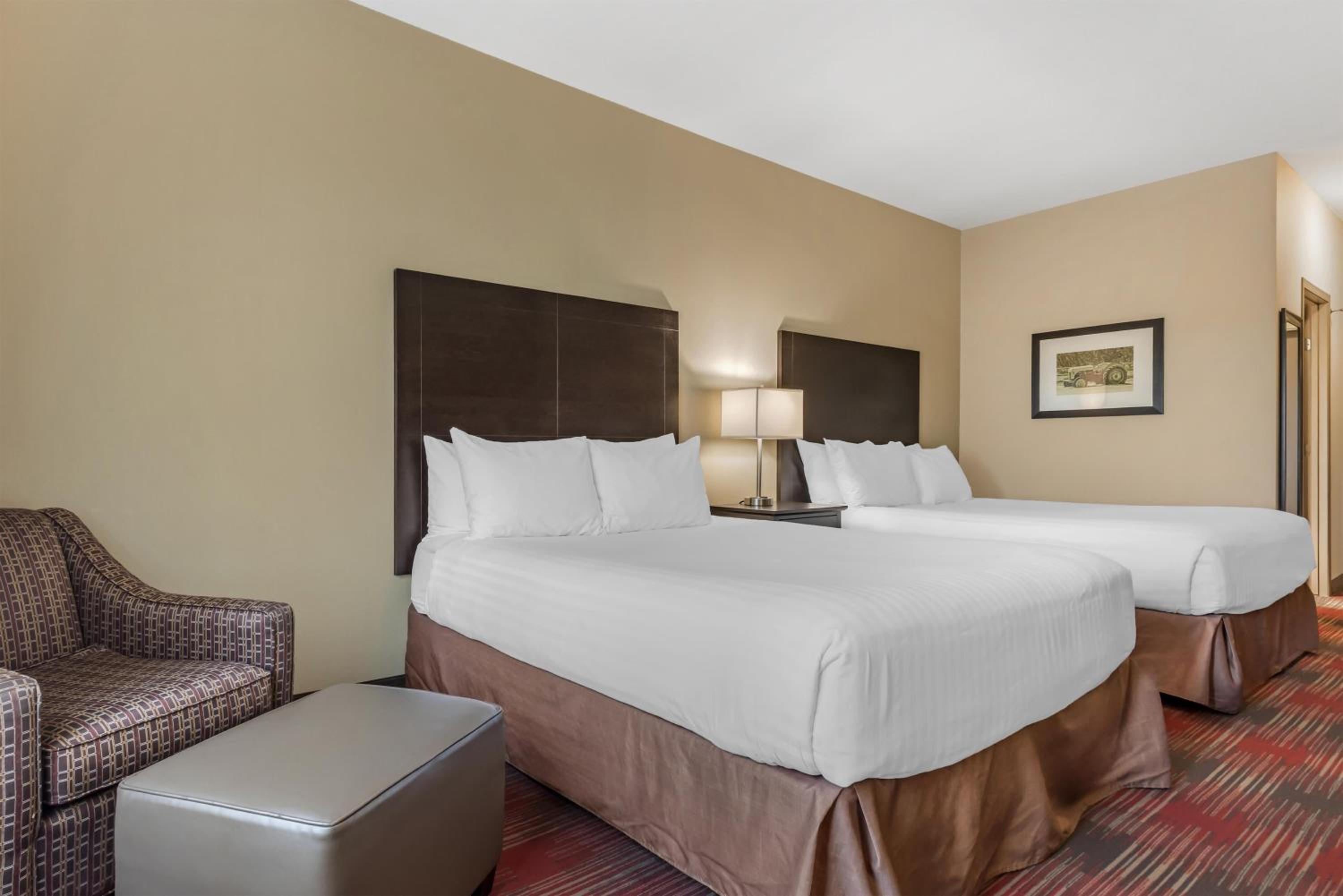 غرفة بسرير كوين، Best Western Plus Red Deer Inn and Suites 3/6
