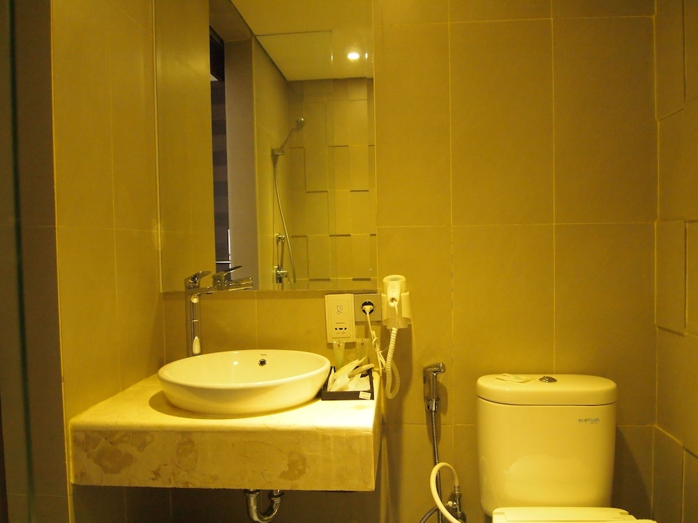 BEDROCK HOTEL 34/73