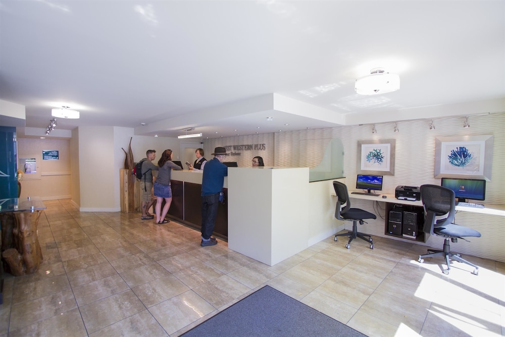 Best Western PLUS Inner Harbour Hotel 38/47