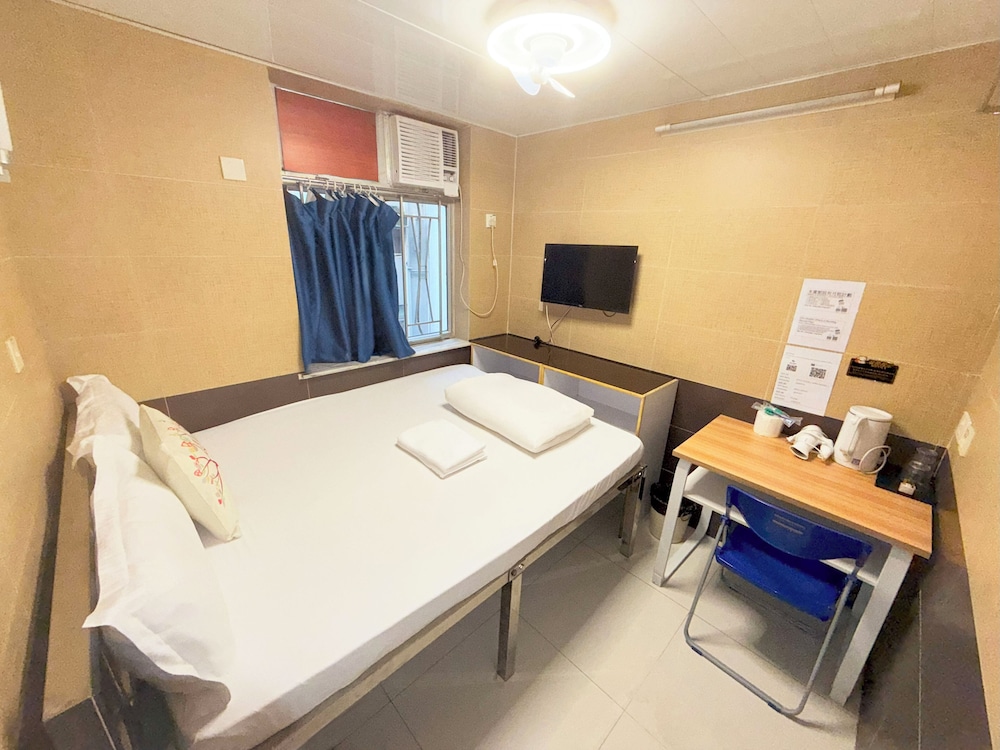 STANDARD, DOUBLE BED, SHARED BATHROOM