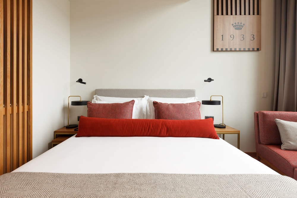 جناح دوبلكس سوبيريور بسرير كينج مع أريكة، NEYA Porto Hotel 3/6