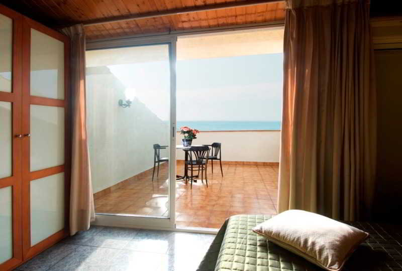 HOTEL VILA DE PREMIA 7/24