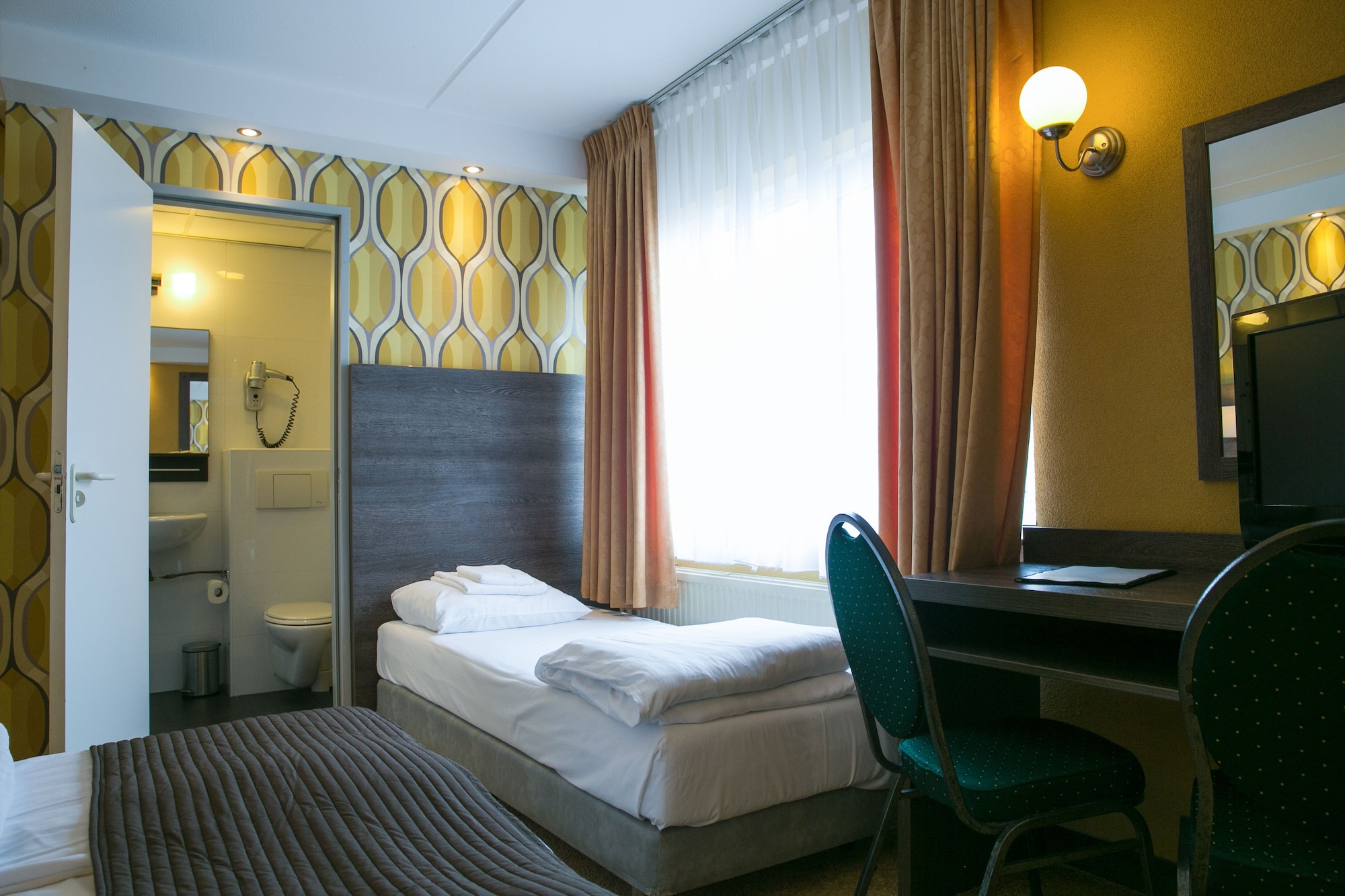 STANDARD, TRIPLE, 3 BEDS