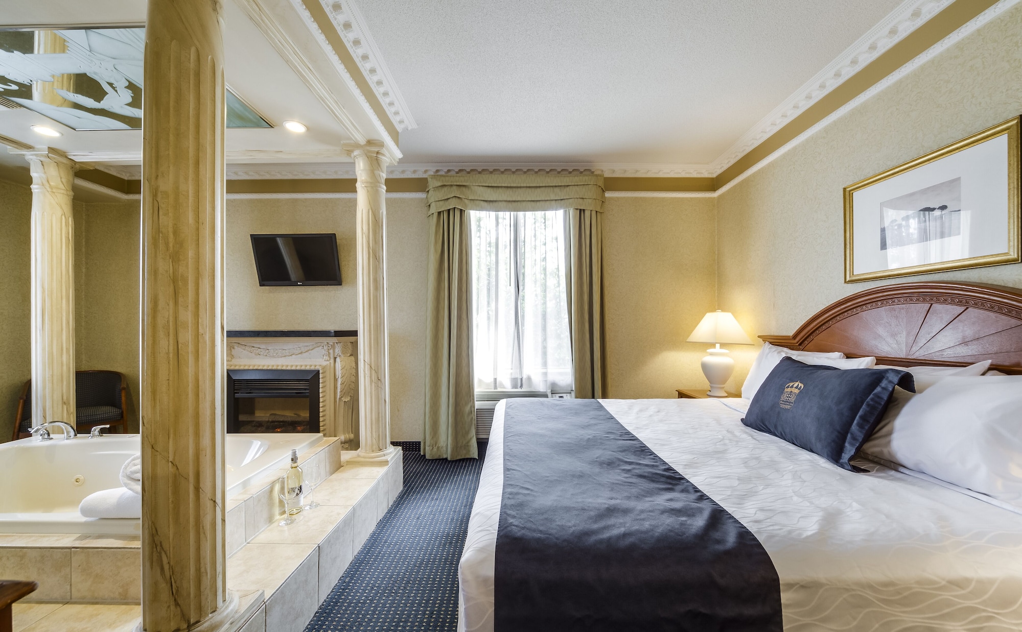 LUXURY, SUITE, KING BED, JETTED TUB