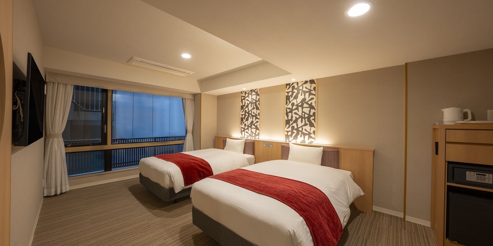Universal, Twin Beds, Sofa