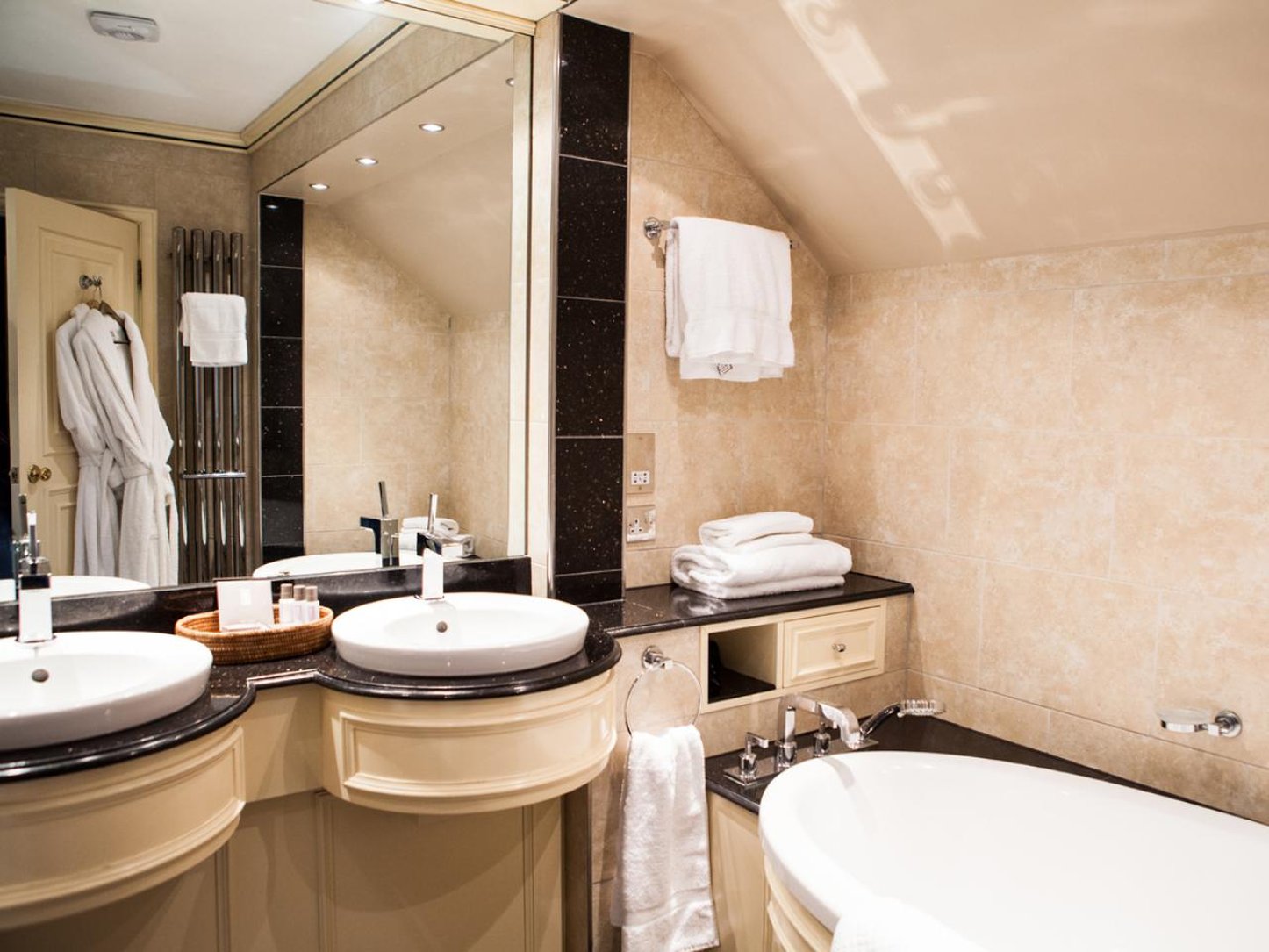 Fredrick S Hotel Restaurant Spa 43/45