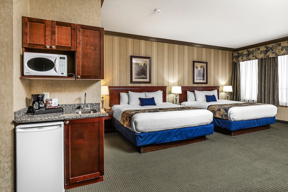 Redwood Inn Suites Grande Prairie 18/61