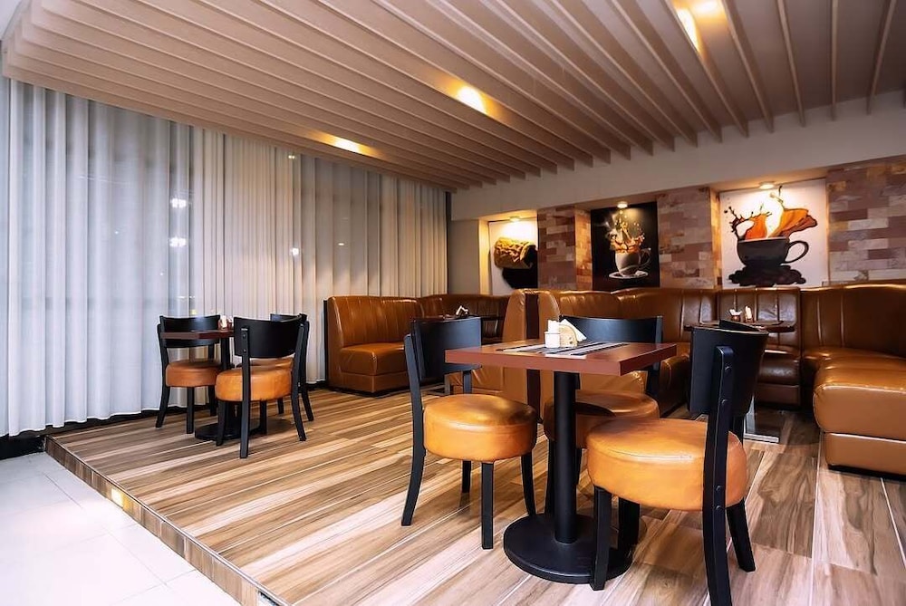 Gold Crest Hotel 40/49