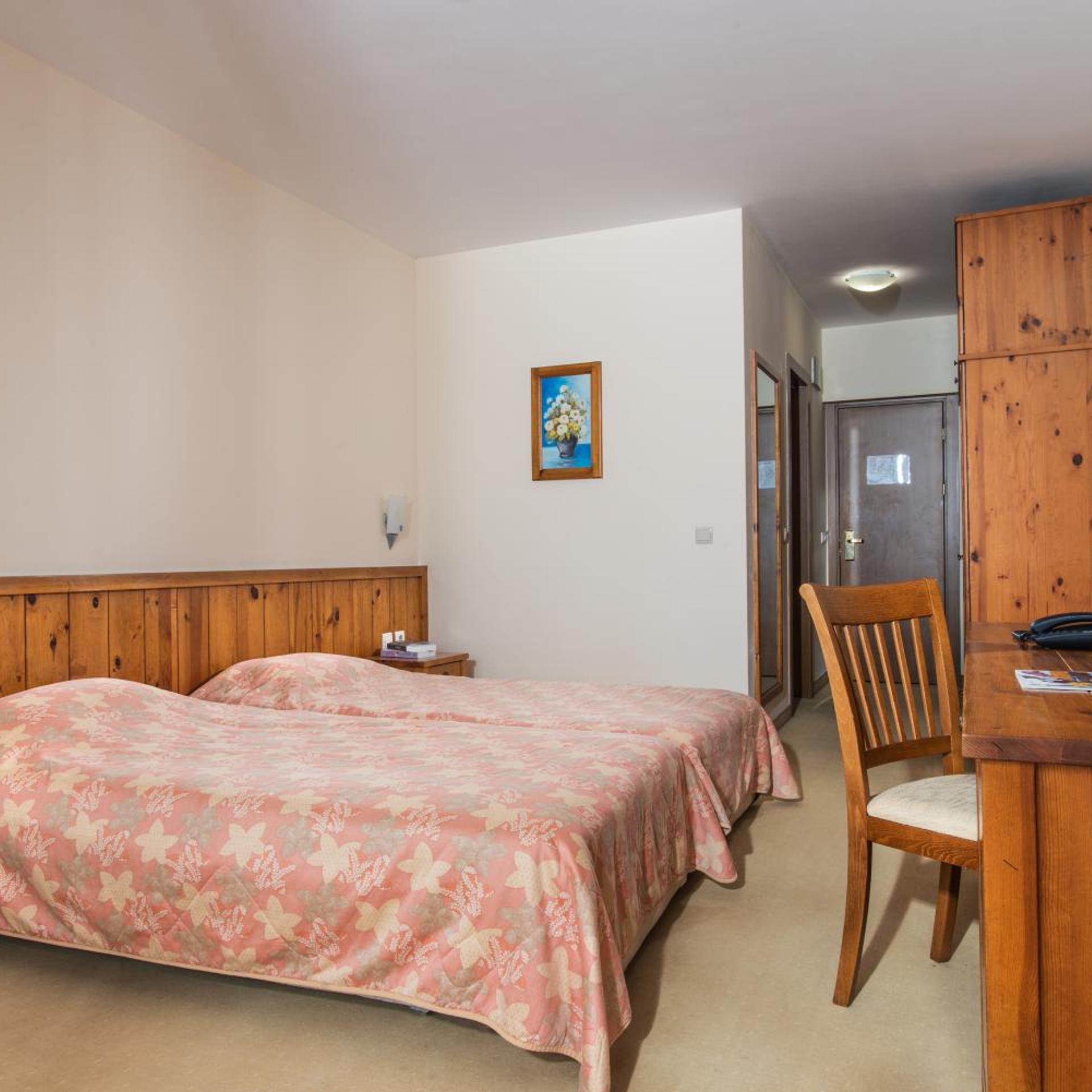 Relax, Twin Beds