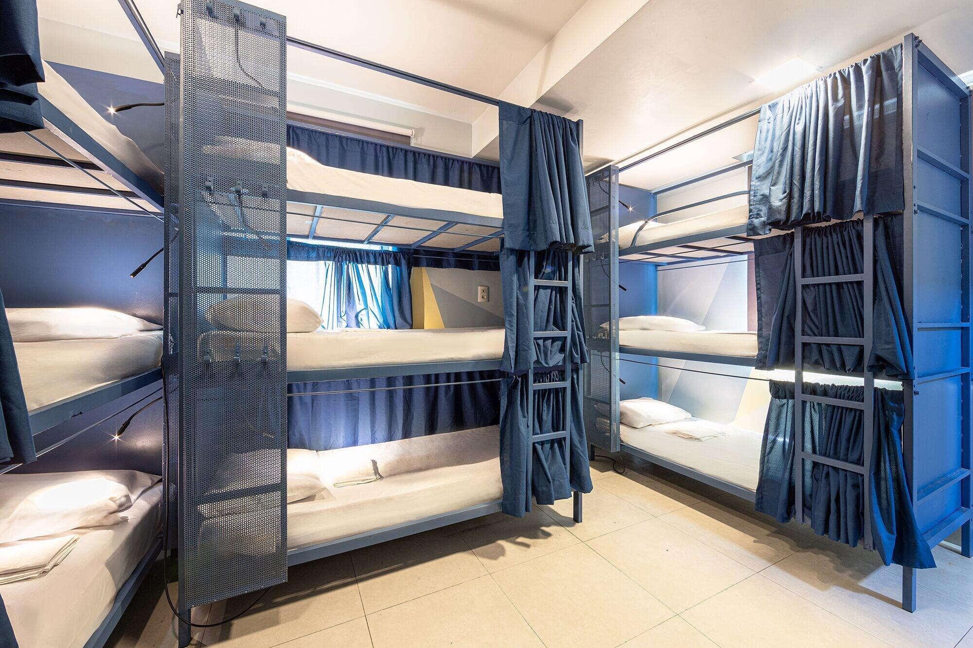 Mixed Dorm, Suite