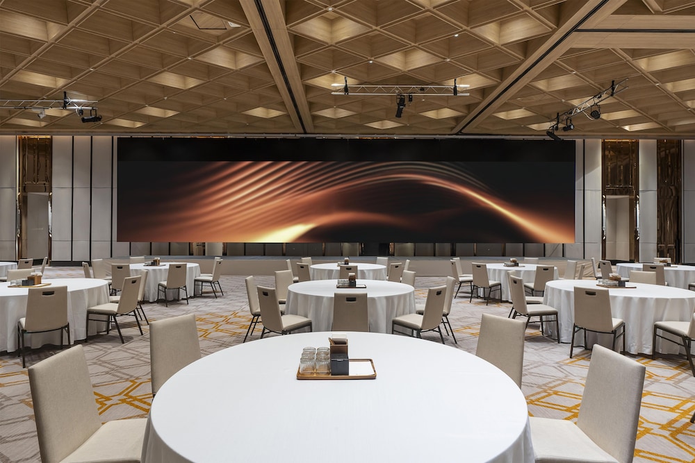 Hyatt Regency Bangkok Sukhumvit 66/76