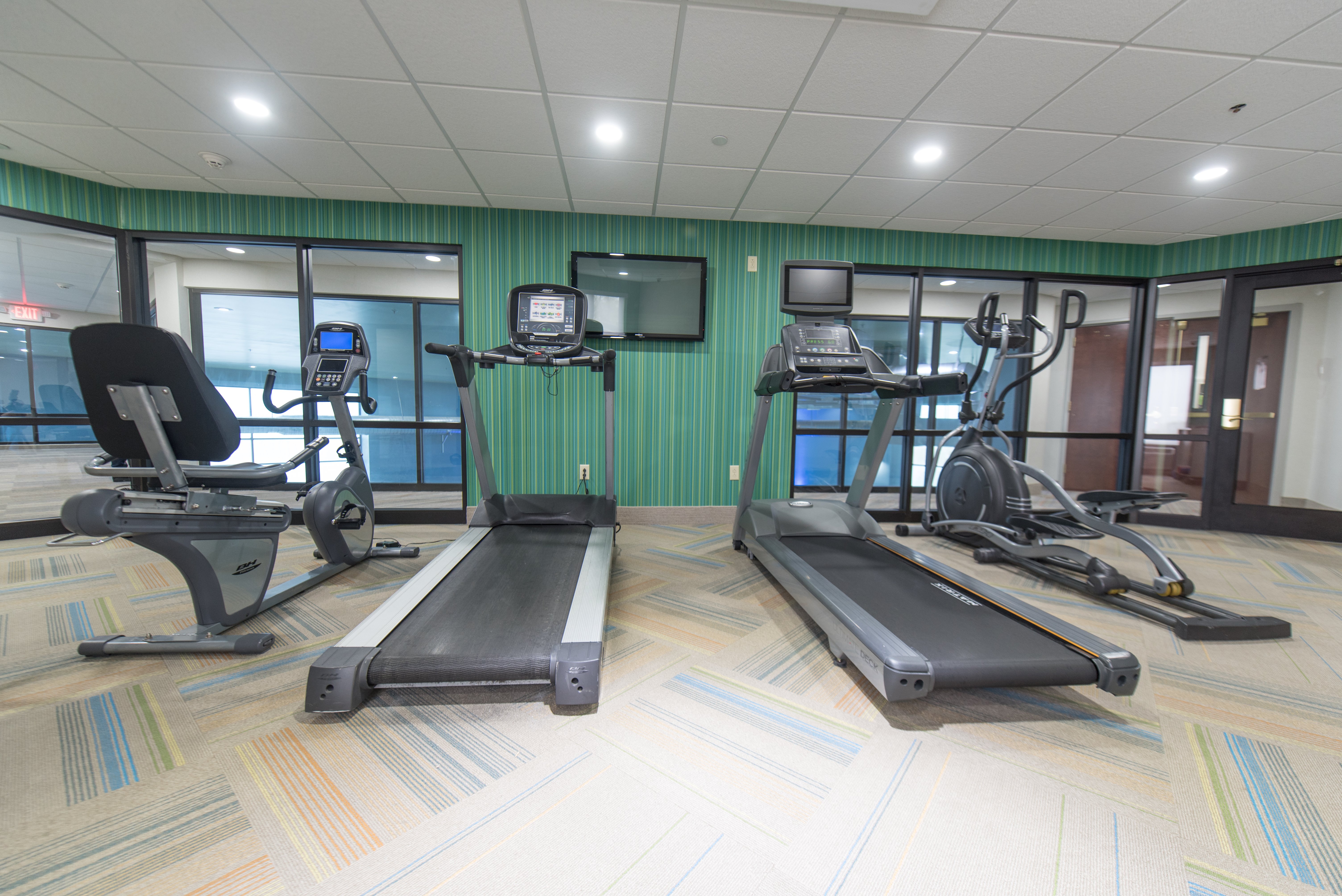 Holiday Inn Express & Suites North East (Erie I-90 Exit 41) 43/60