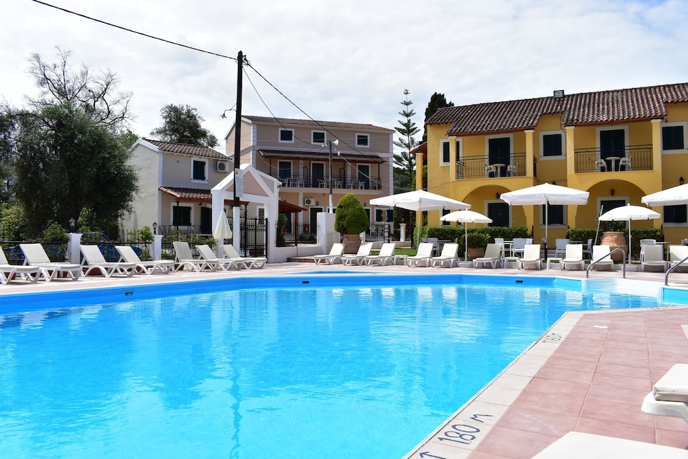 Oula Maisonettes 写真1