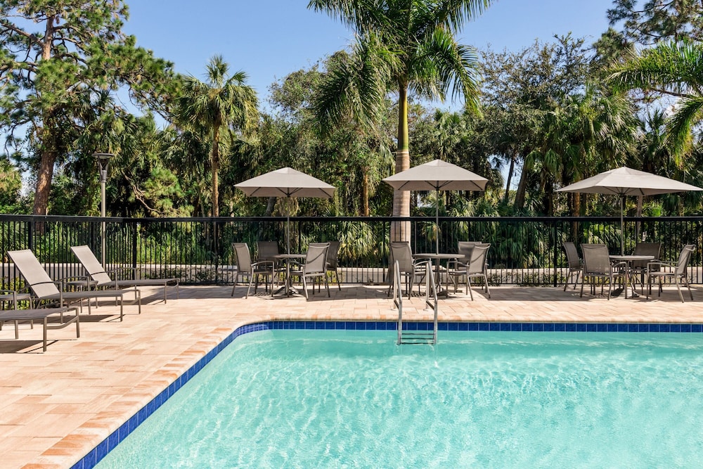 Fairfield Inn & Suites by Marriott Bonita Springs 29/31
