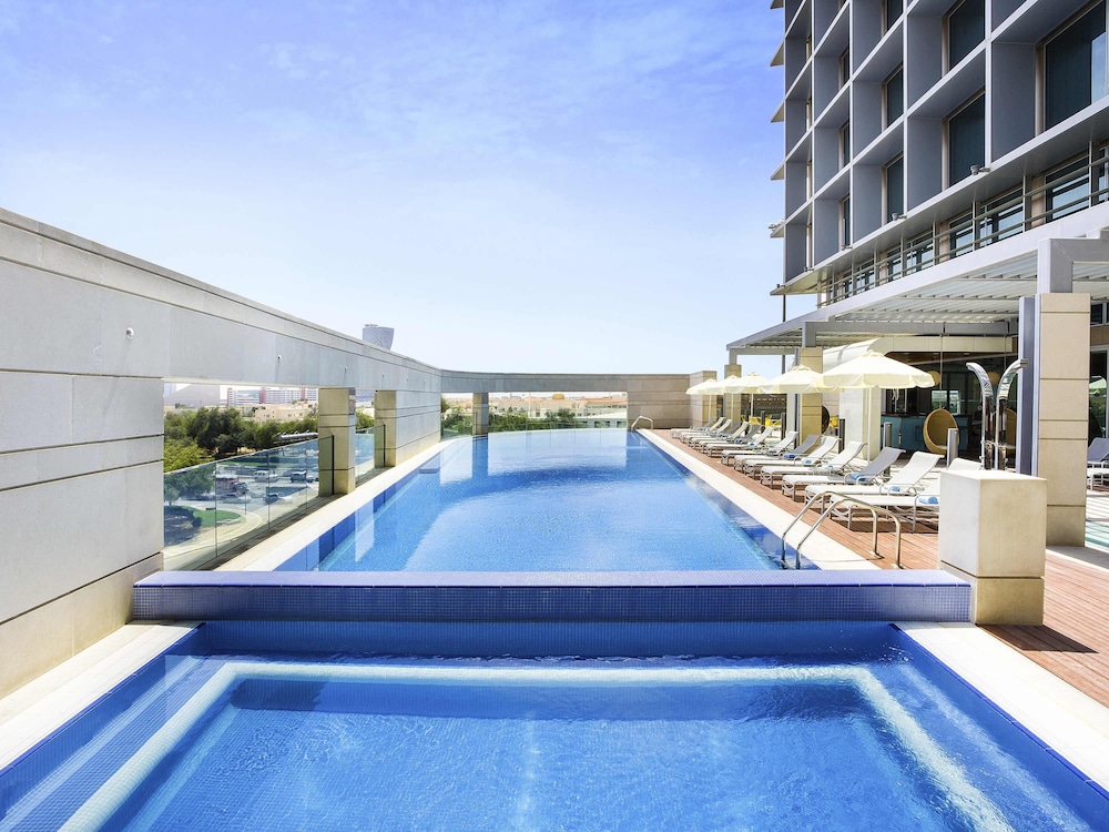 swimming pool spa