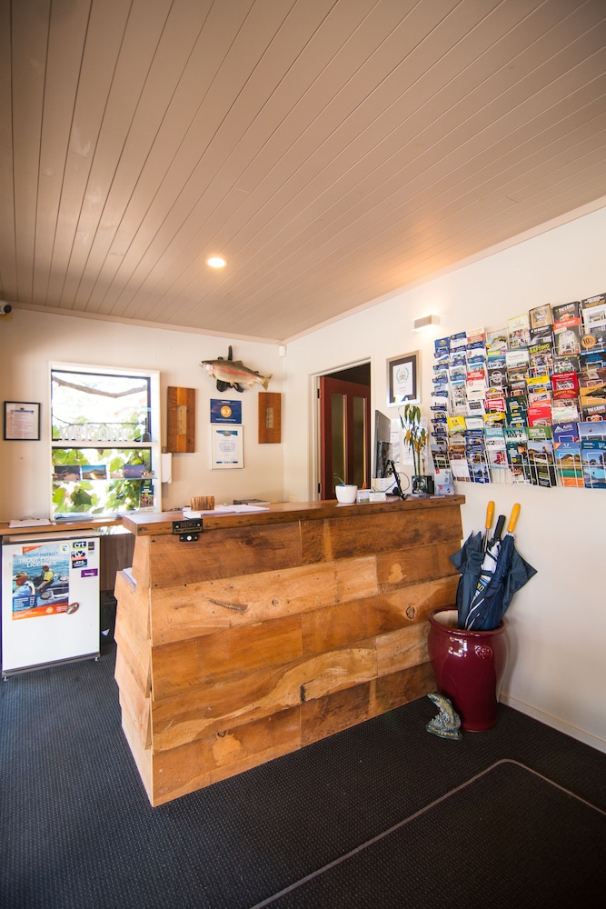 Parklands Motor Lodge 7/56