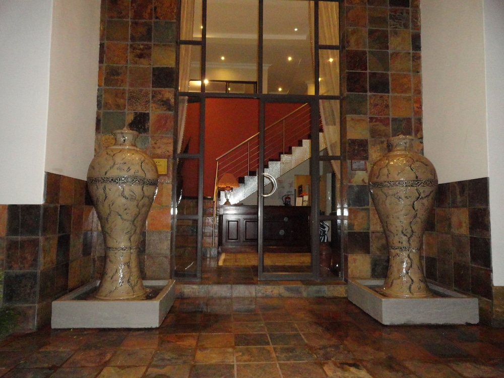 Constantia Manor Guesthouse 12/77