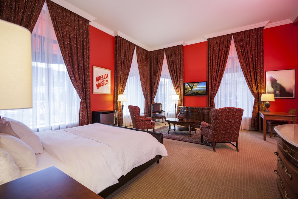 EXECUTIVE, SUITE, KING BED, SOFA