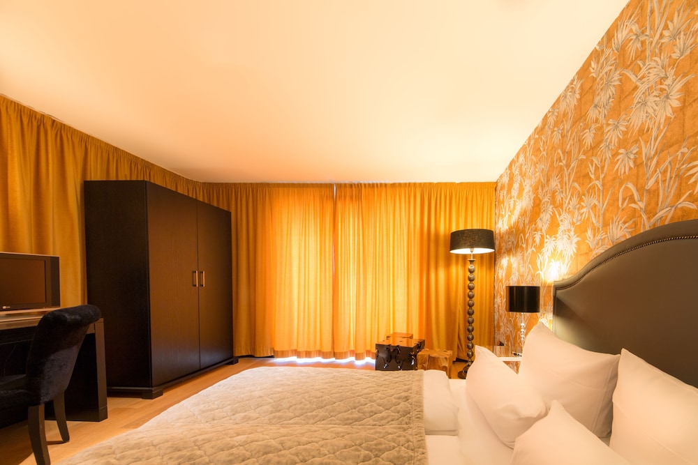 La Mansion Vi Vadi Hotel 24/71