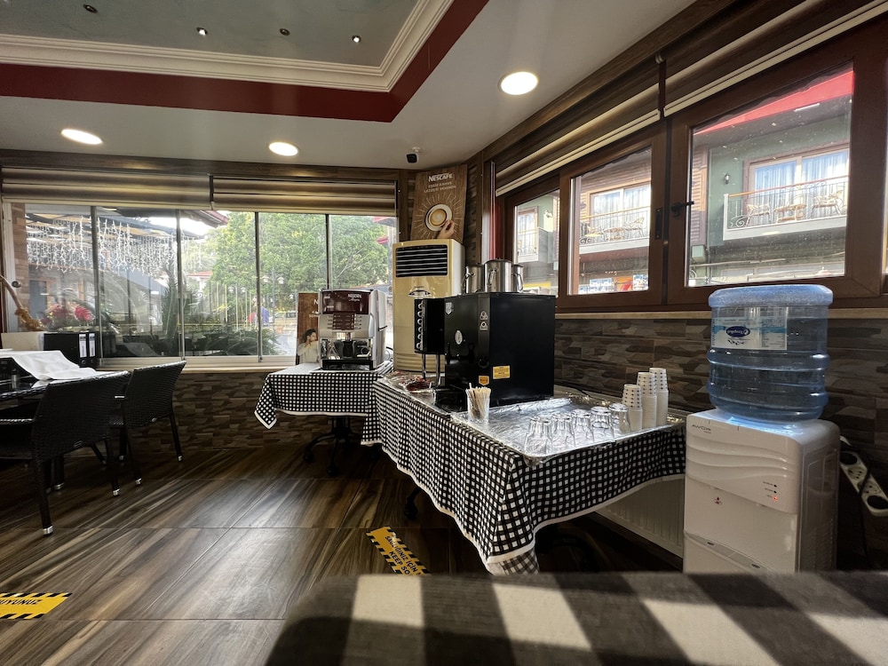 Dolphin Park Hotel 6/50