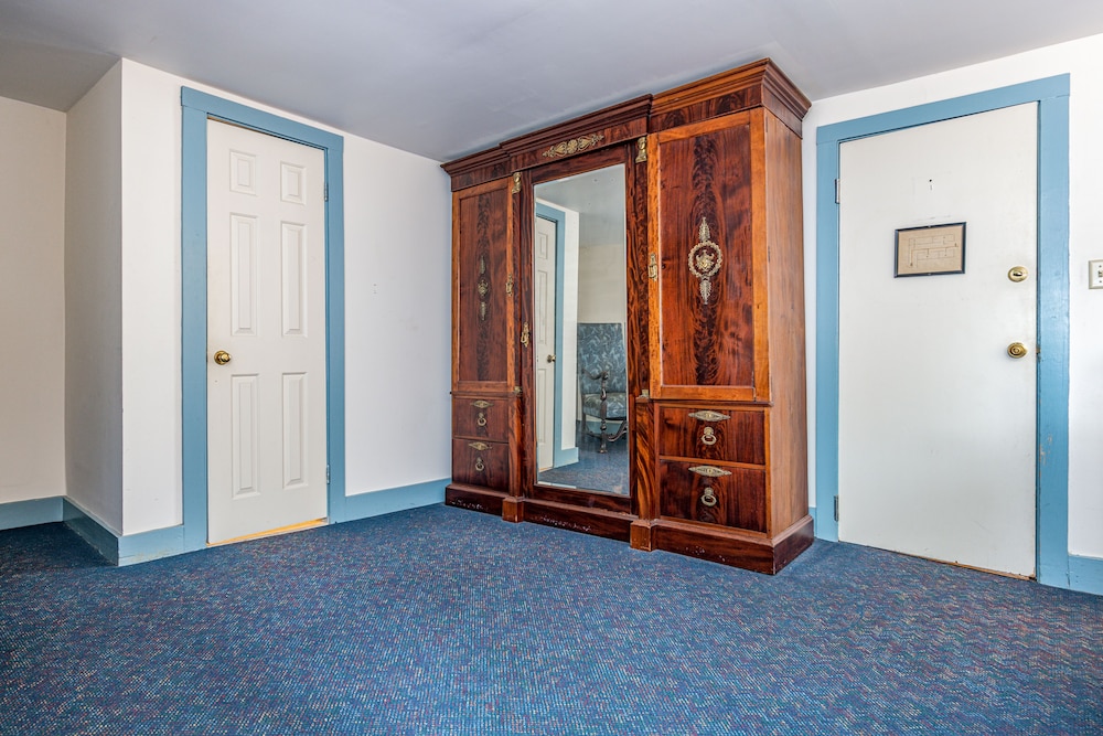 Wayside Inn 36/72