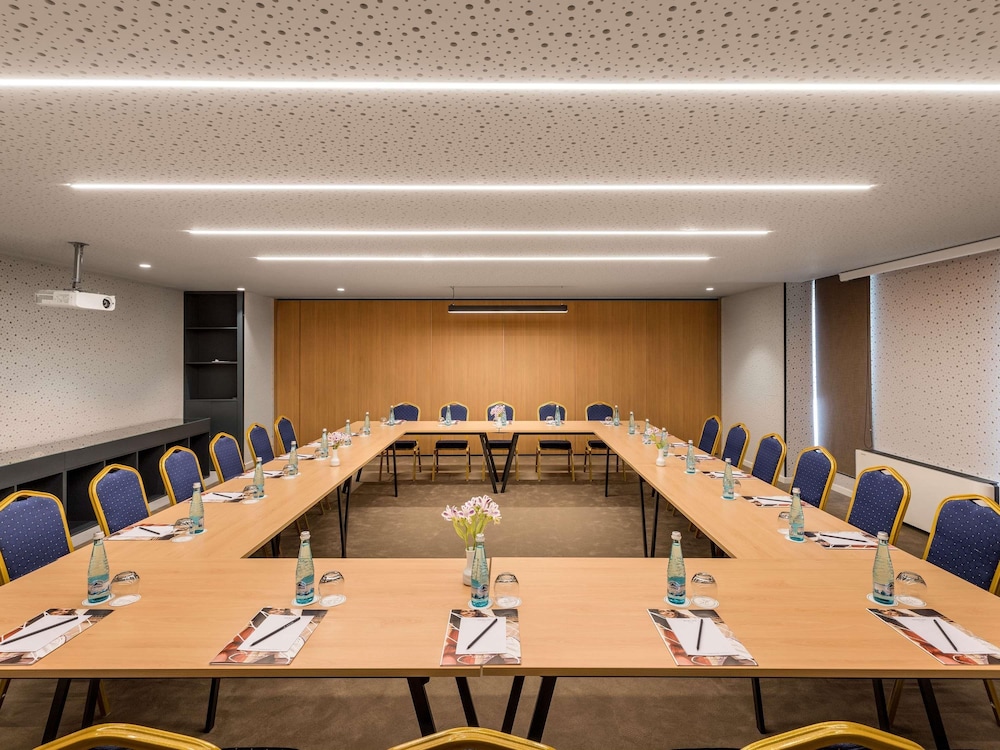 Mercure Tirana 61/73