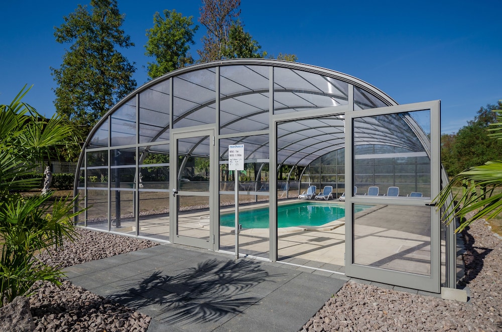 swimming pool spa
