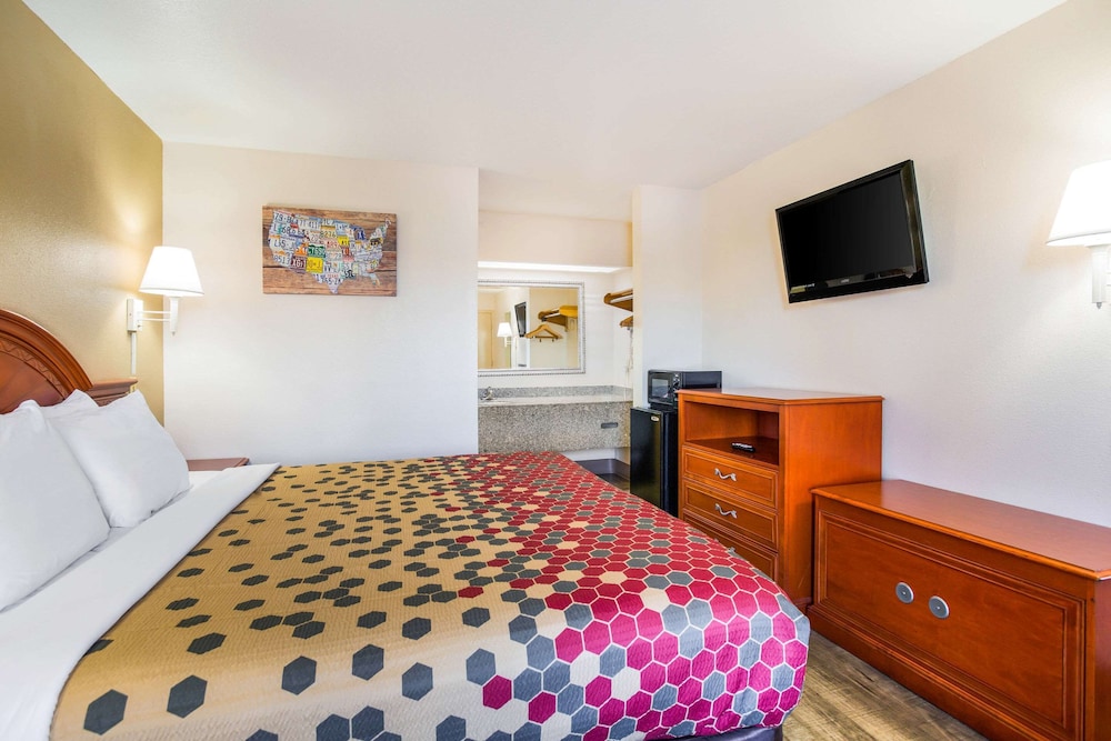 Econo Lodge Lebanon 15/34
