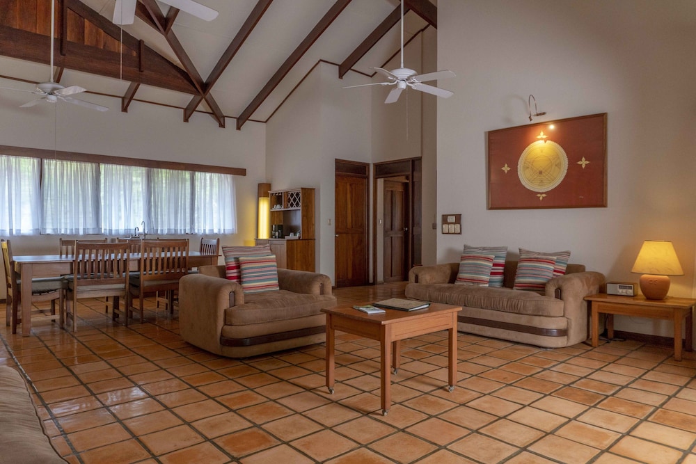 Hotel Capitan Suizo 52/75