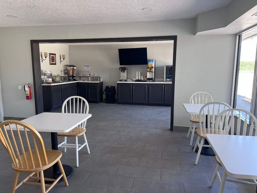 Motel 6 Branson West Silver Dollar City 41/58