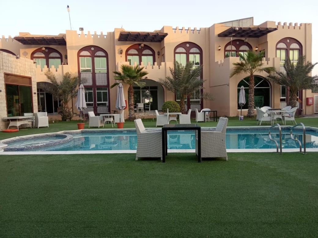 Corniche Palace Hotel 35/45