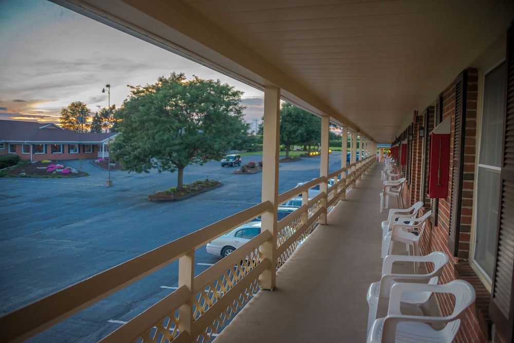 Harvest Drive Family Inn 14/68