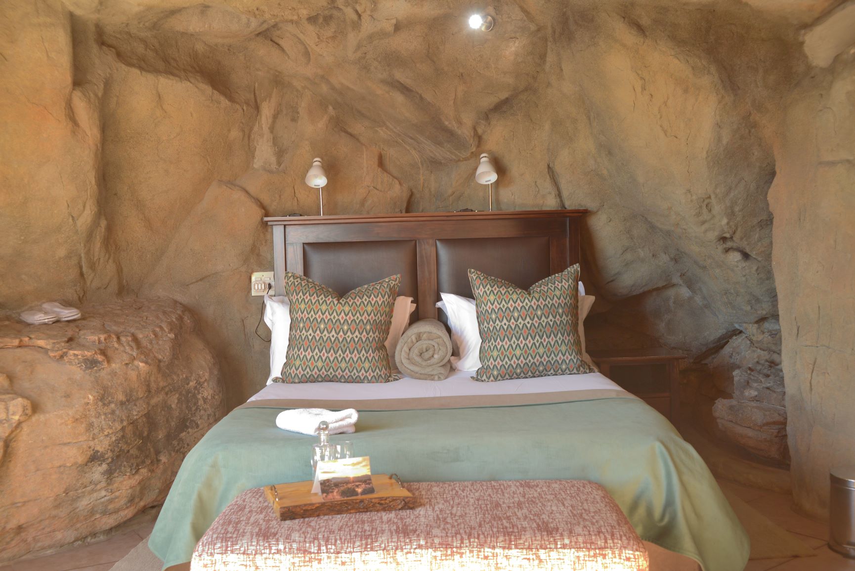 CAVE, SUITE