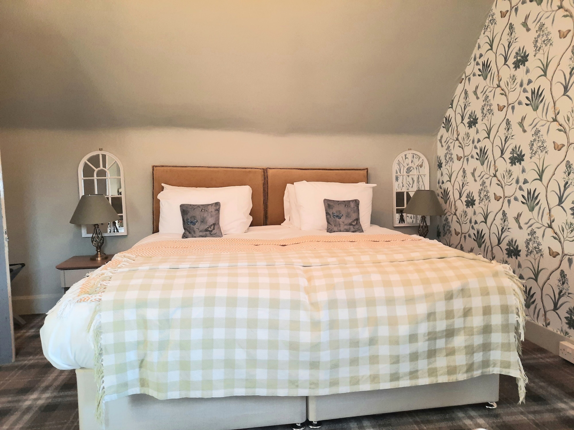 Suite, King and Twin Beds