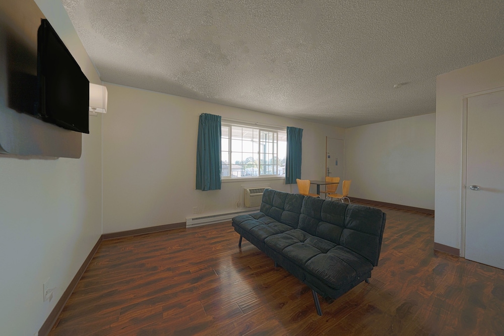 Travelodge Inn & Suites by Wyndham Saint Helens OR 14/37