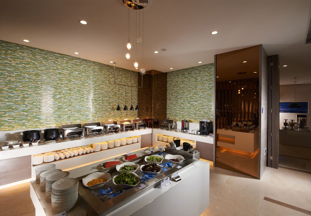 Holiday Inn Express Luoyang City Center 13/72