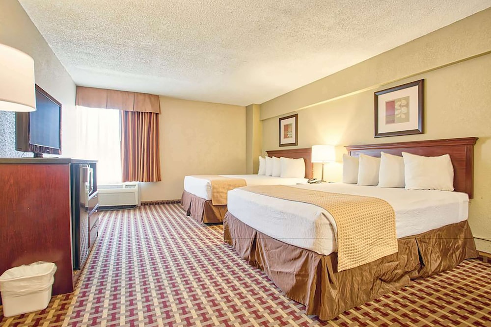Days Inn & Suites by Wyndham Johnson City 13/36