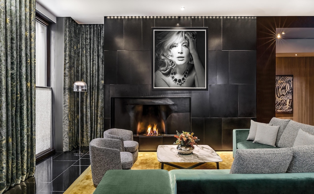 BULGARI HOTEL LONDON 20/40