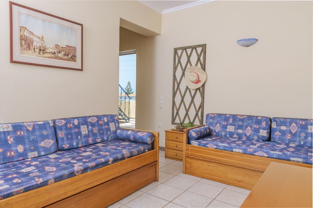 Bella Vista Apartments And Studios 33/68